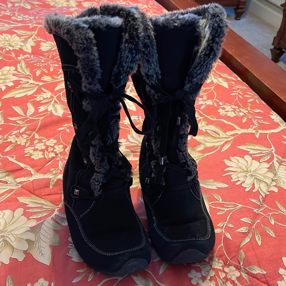 London Fog Black Winter Boots with Faux Fur Trim